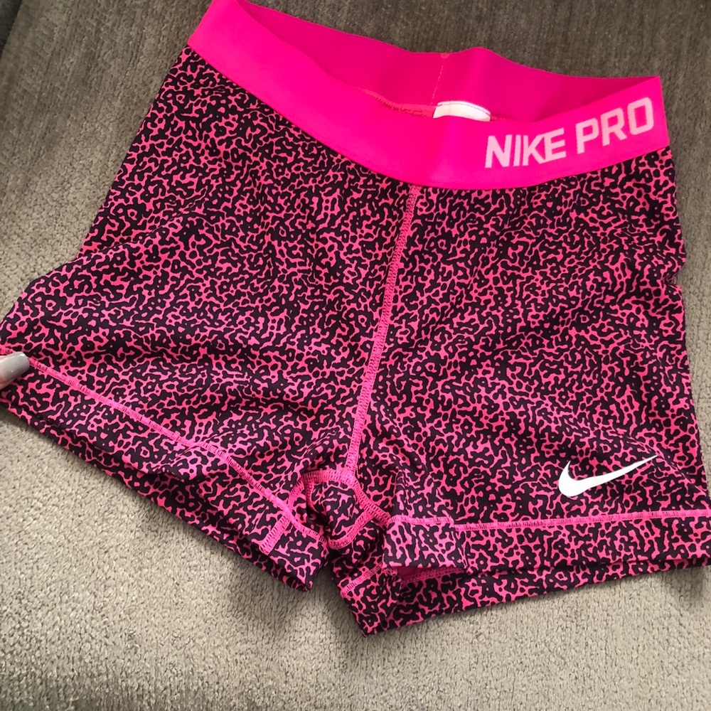 Nike pro shorts size medium